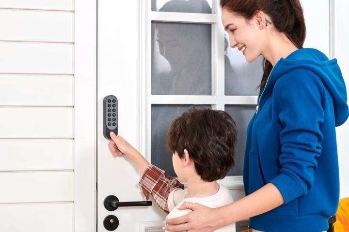 Image du produit Aqara Smart Lock U200 noir, EL-D02E (Clé, Empreinte digitale, Bluetooth, Smartphone, Combinaison électronique de chiffres, Carte clé)