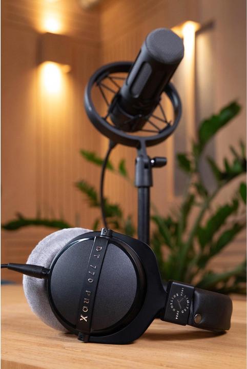 Actual product image Beyerdynamic DT 770 Pro X Limited Edition (No noise cancelling, Cable)