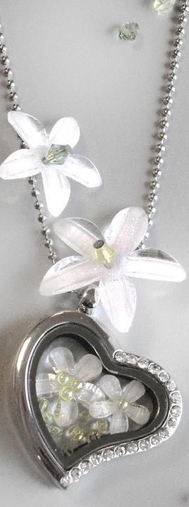 Immagine prodotto Hobby & Crafting Fun Ciondolo a medaglione "Cuore con strass", Ø circa 2,8 cm, metallo/vetro (Metallo)