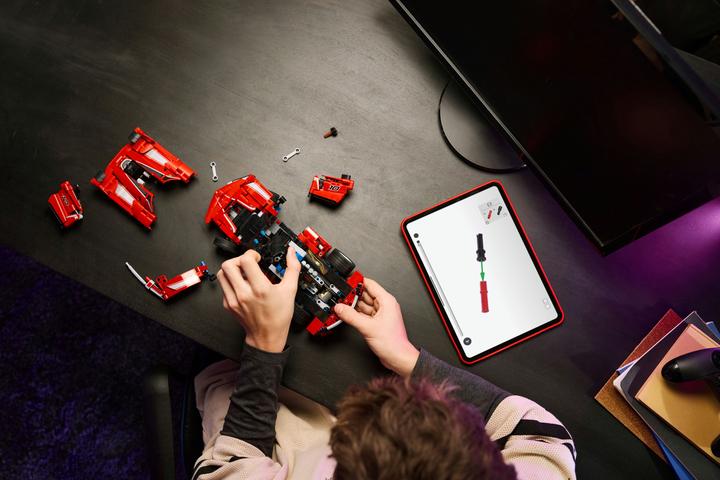 Actual product image LEGO Ferrari FXX K (42212, LEGO Technic)