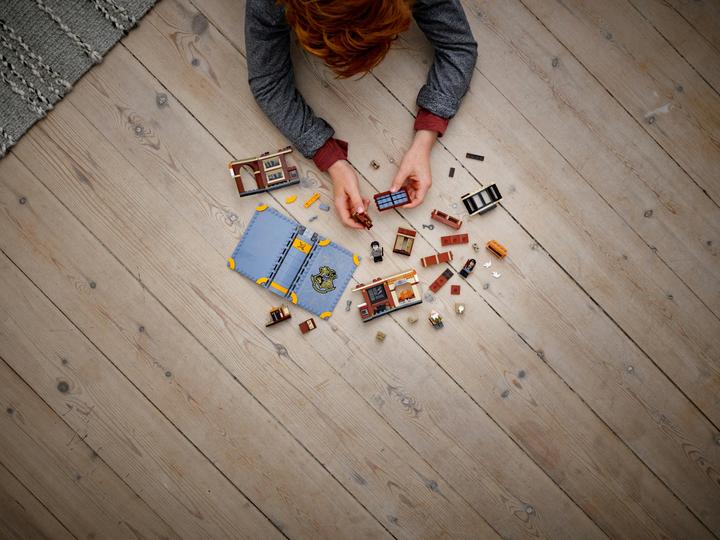 Actual product image LEGO Hogwarts Moment: Magic Lesson (76385, LEGO Harry Potter)