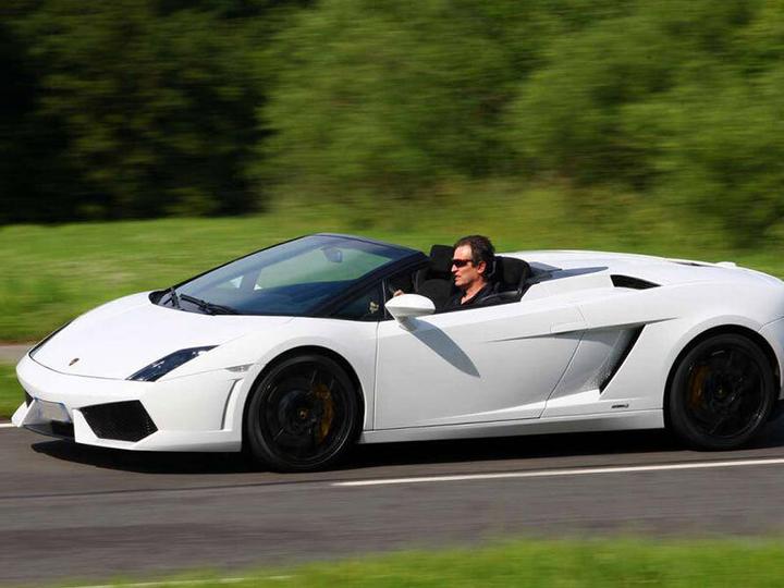 Immagine prodotto Smartbox Tour esclusivo di 2 ore in Lamborghini Gallardo per 2 persone a Lucerna (2 pers.)
