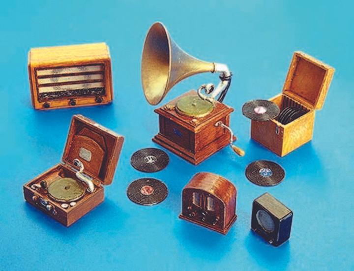 Produktbild Plus Model Gramophone und Radios