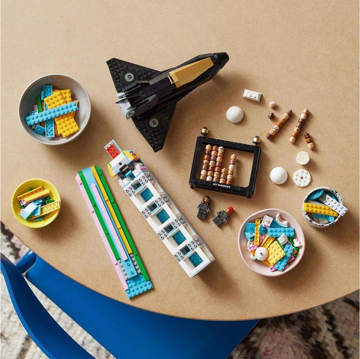 Produktbild LEGO Über dem Mond mit Pharrell Williams (10391, LEGO Icons, LEGO Seltene Sets)