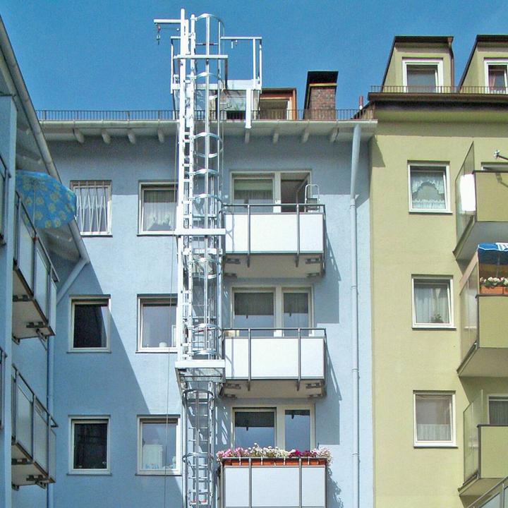 Produktbild Munk Mehrzügige Steigleiter mit Rückenschutz (Notleiter) Stahl verzinkt 15,20m (Mehrzweckleiter, 1520 cm)