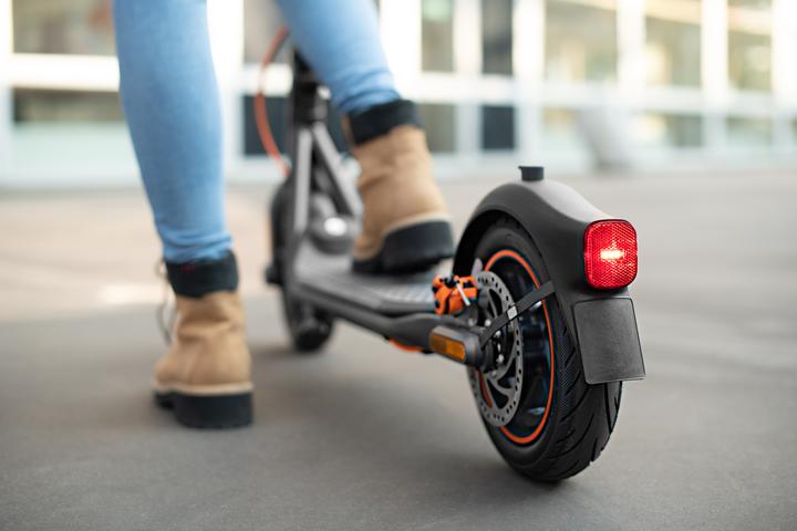 Produktbild Segway-Ninebot F40D (20 km/h, 40 km, 350 W)