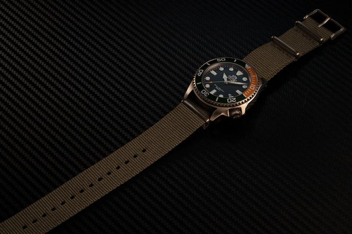 Image du produit Orient Sport Triton - RA-AC0K04E10B (Montre analogique, 43 mm)