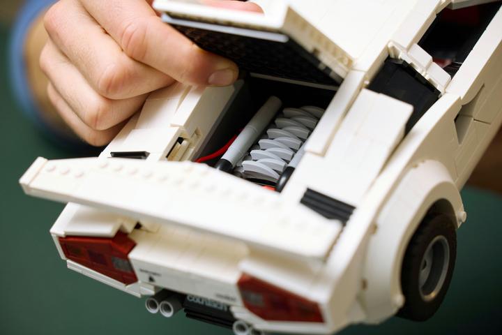 Immagine prodotto LEGO Lamborghini Countach 5000 Quattrovalvole (10337, LEGO Icons, Set LEGO rari)