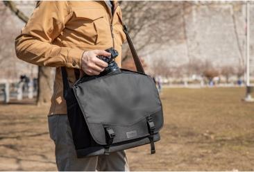 Actual product image Tenba DNA 16 Slim Messenger (Camera shoulder bag)