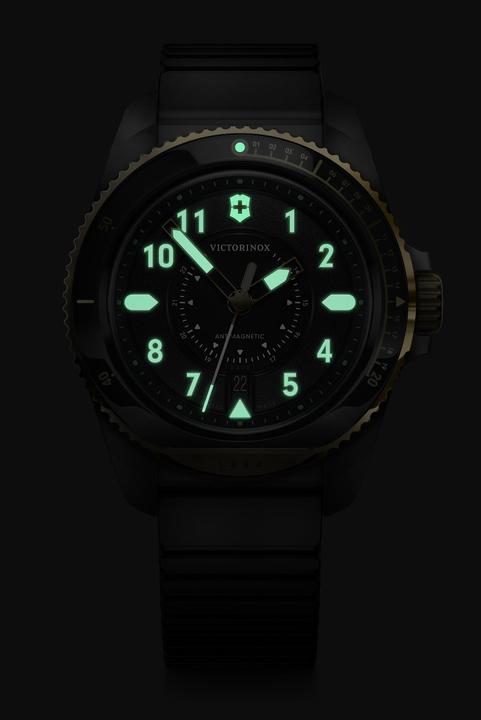 Immagine prodotto Victorinox Journey 1884 Quarzo Tre Lancette Acciaio e Minerale, Orologi subacquei, 43 mm, Quadrante nero (Orologio sub, 43 mm)