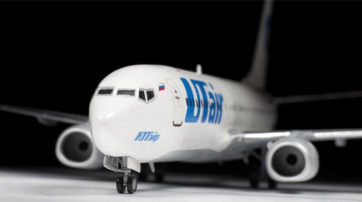 Actual product image Carson 1:144 Boeing 737-800