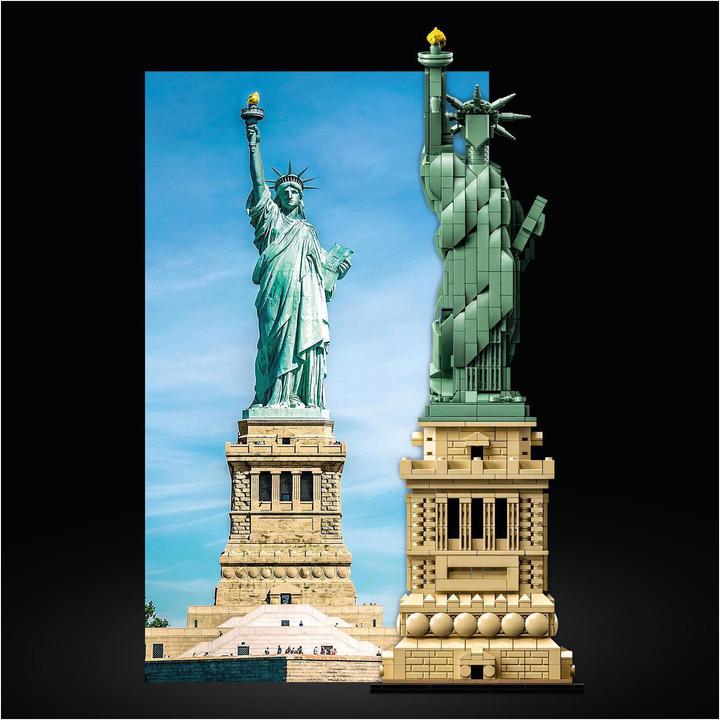 Actual product image LEGO Statue of Liberty (21042, LEGO Architecture)