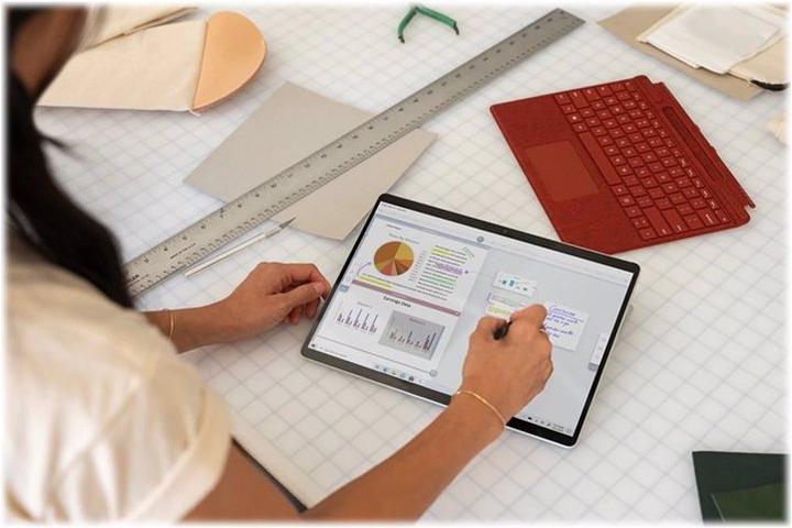 Produktbild Microsoft Surface Pro X (13", Microsoft SQ2, 16 GB, 256 GB)
