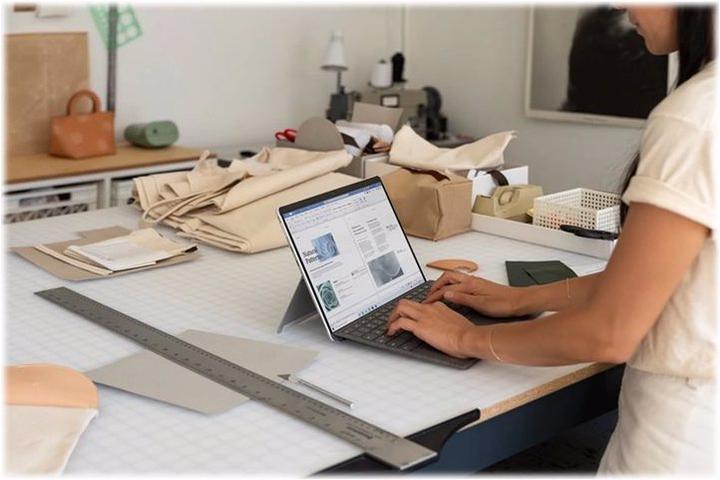 Produktbild Microsoft Surface Pro X (13", Microsoft SQ2, 16 GB, 256 GB)