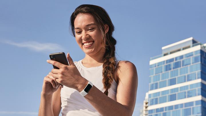 Productafbeelding Fitbit Lading 5 & Busbi Wasp (26 mm)