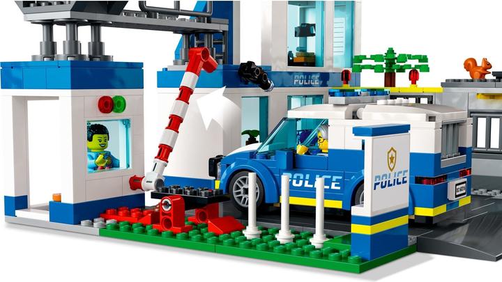 Produktbild LEGO Polizeistation (60316, LEGO City)
