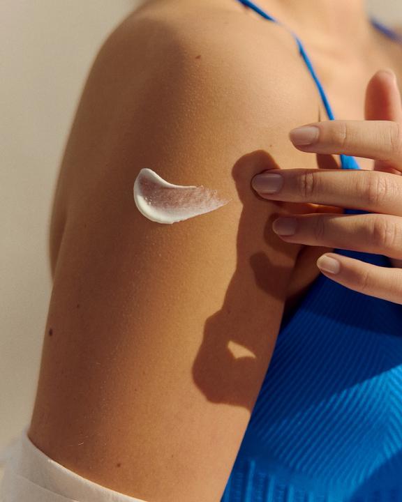 Immagine prodotto NIVEA Proteggi & Umidità (Latte solare, SPF 50+, 200 ml, 240 g)