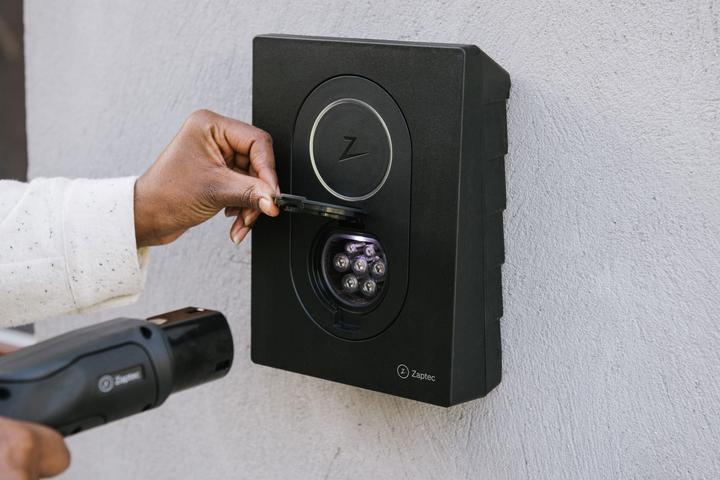 Productafbeelding Zaptec GO Wallbox, 22KW, Stopcontact, 4G, Asfaltzwart (Type 2, 22 kW, 32 A)