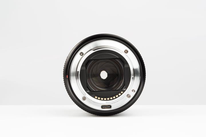 Actual product image Viltrox AF 24/1.8 E Full Frame. Manual focus cine lens for Sony E mount (Sony E, APS-C / DX)