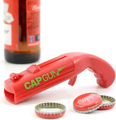 Actual product image Geschenkidee Flaschenöffner-Pistole - Bierdeckelkanone (Bottle opener)