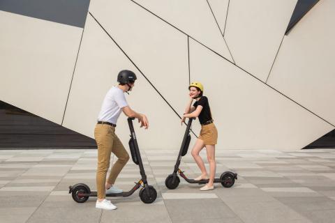 Produktbild Segway-Ninebot E45D (20 km/h, 45 km, 300 W)