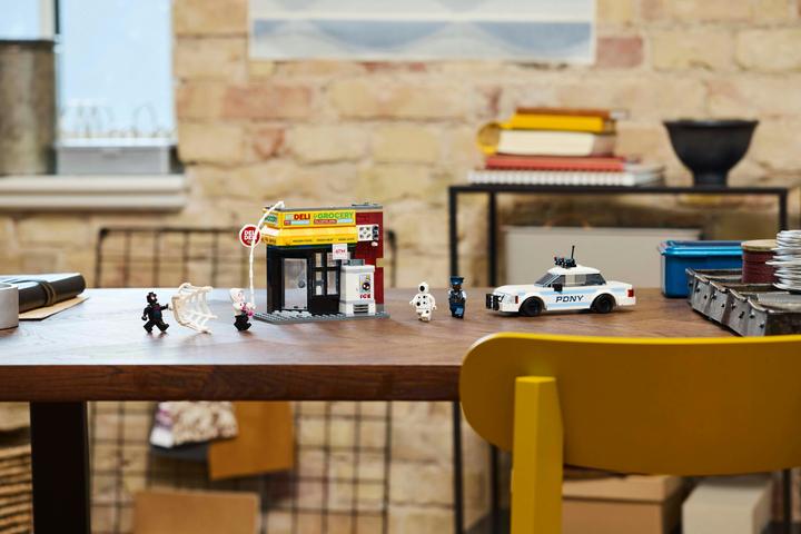 Productafbeelding LEGO Spider-Verse: Miles Morales vs. Spot (76311, LEGO Marvel)