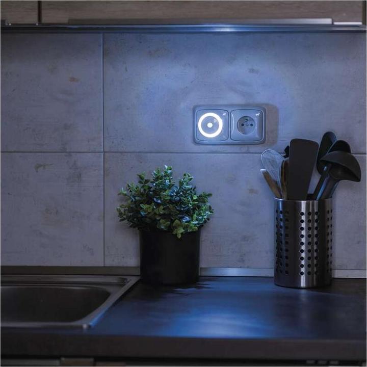 Actual product image Emos LED night light P3306, light sensor, mains operated