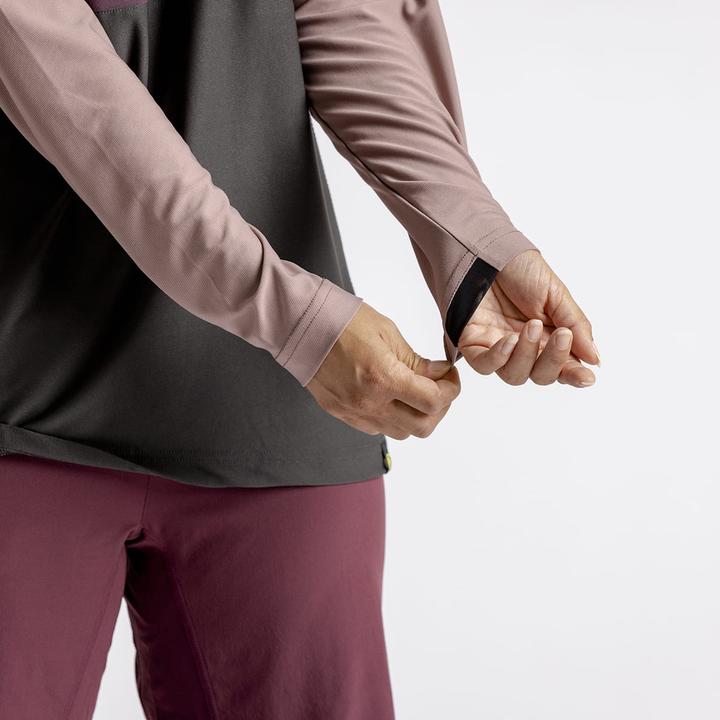 Actual product image iXS Women's Flow XTG long Sleeve Henley (42)