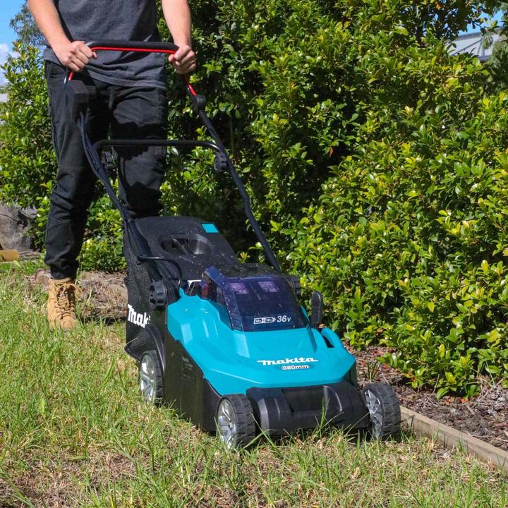 Immagine prodotto Makita DLM382PT2 (Batteria ricaricabile)