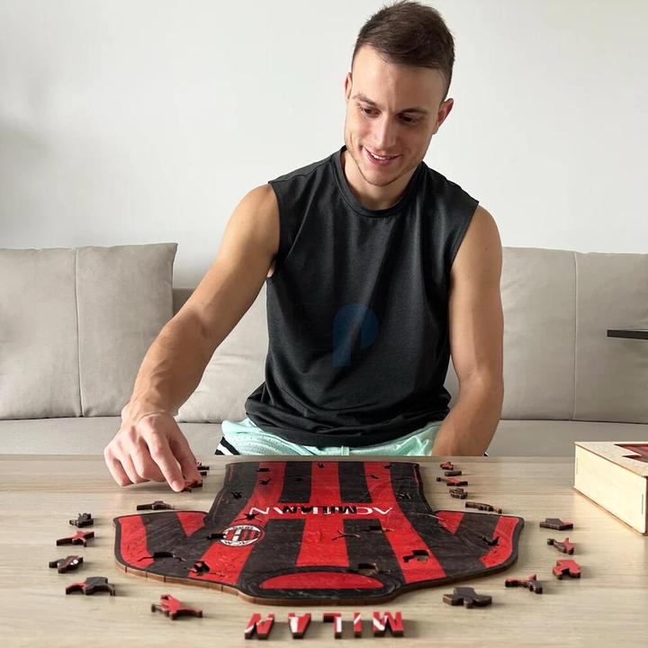 Actual product image Iconic AC Milan - Jersey - Wooden Puzzle Size S (150 pieces) (150 pieces)