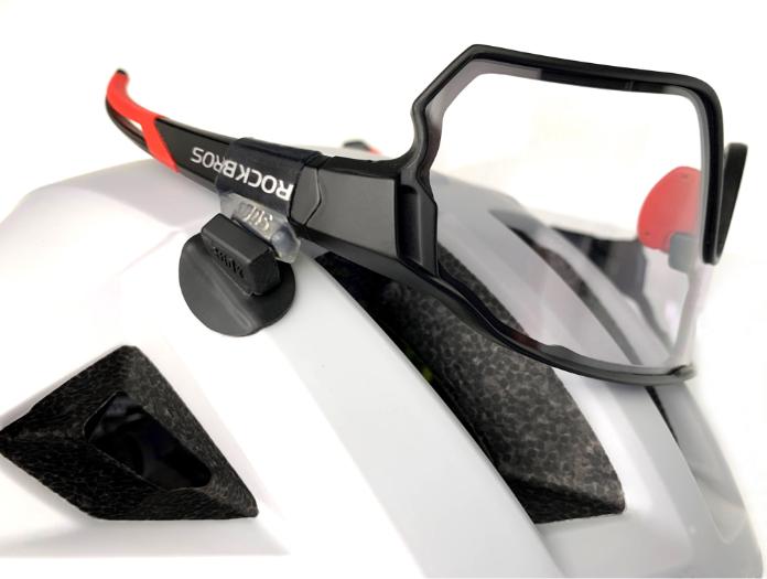 Image du produit StiQx Porte-lunettes magnétique, noir/transparent, taille M (circonférence des branches 17-38mm)