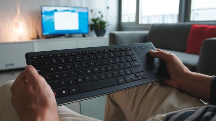 Image du produit Logitech Clavier illuminé sans fil K830 (US, Sans fil)