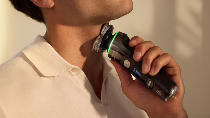 Actual product image Philips i9000 Prestige Ultra XP9405/31 Wet & Dry Electric Shaver with SkinIQ Pro