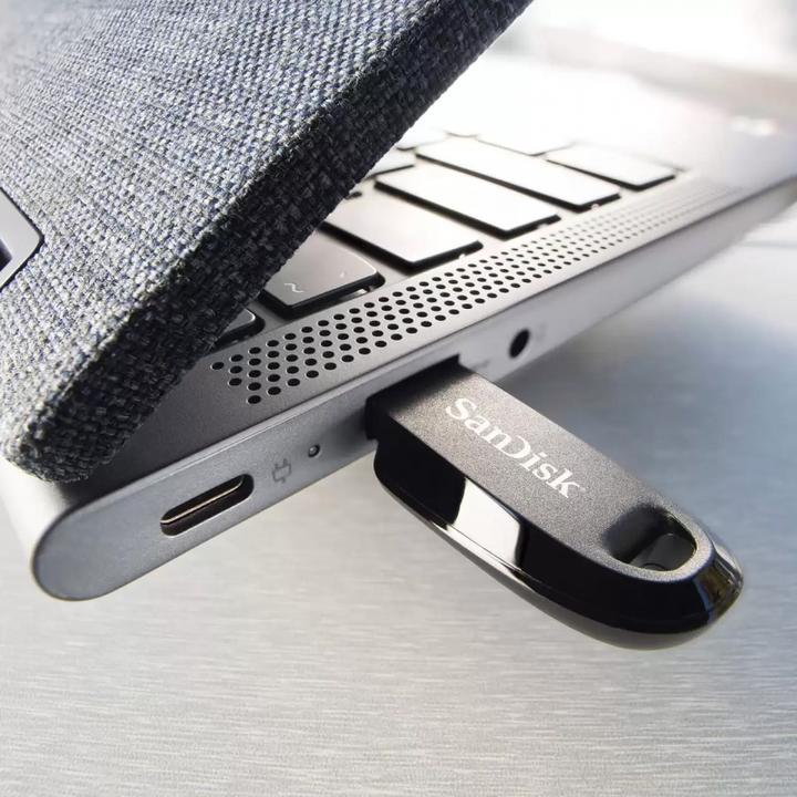 Image du produit SanDisk Lecteur flash Ultra Curve, 32 Go, USB 3.2 (32 Go, USB-A, USB 3.0)