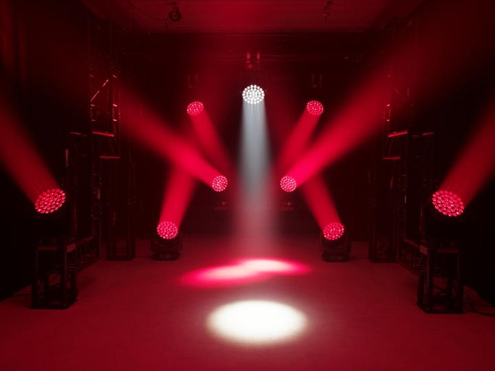 Produktbild Eurolite LED TMH-W555 Moving-Head Wash Zoom (Set)