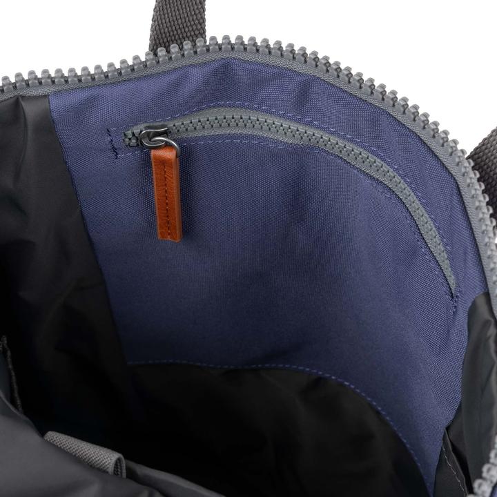 Produktbild Roka London Finchley A Future Dusk Medium Recycled Canvas (15 l)