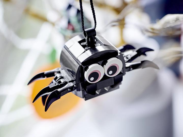 Image du produit LEGO Araignée et maison hantée Halloween (40493)