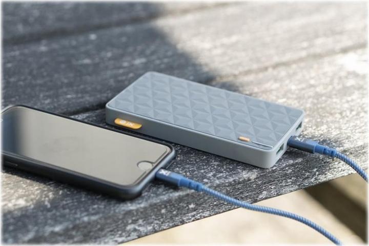 Actual product image Xtorm Fuel Series 4 (10000 mAh, 20 W, 37 Wh)
