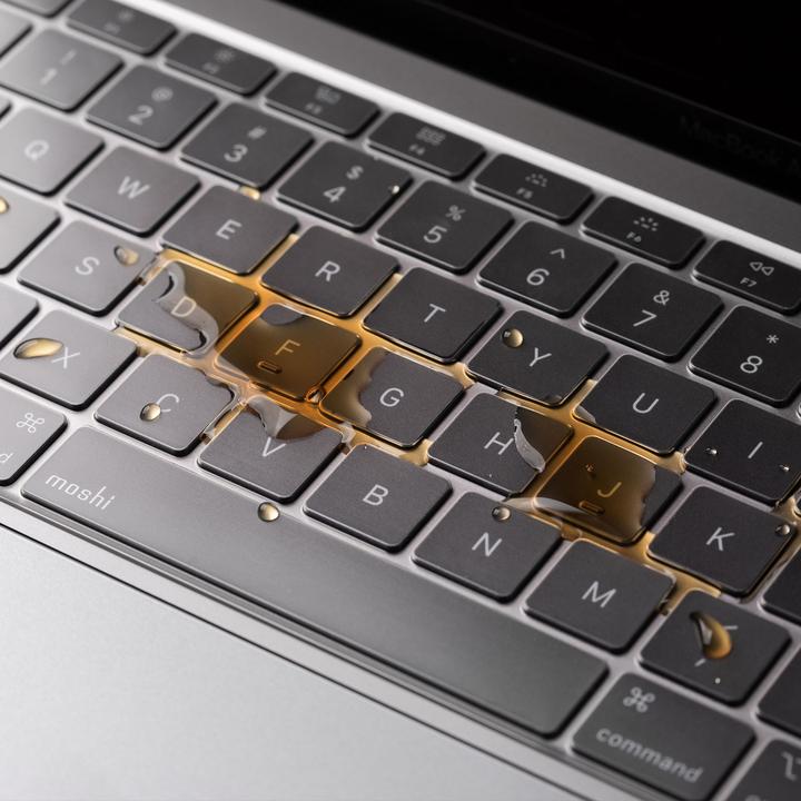 Actual product image Moshi ClearGuard (17.91")