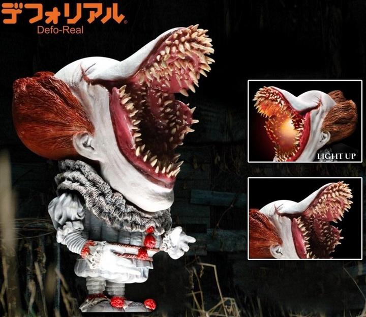 Produktbild Star Ace Toys Stephen Kings – ES “Pennywise – Scary Version” Defo-Real Series Statue