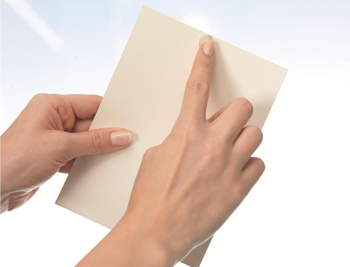 Produktbild tesa TACK Klebeknete, formbare Klebepads, 80 Stück