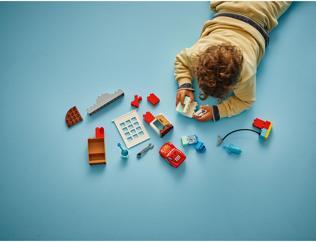 Actual product image LEGO McQueens Besuch in Docs Werkstatt (10456)