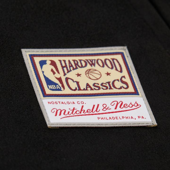 Actual product image Mitchell & Ness Coaches Jacke - VARSITY Chicago Bulls - S (S)
