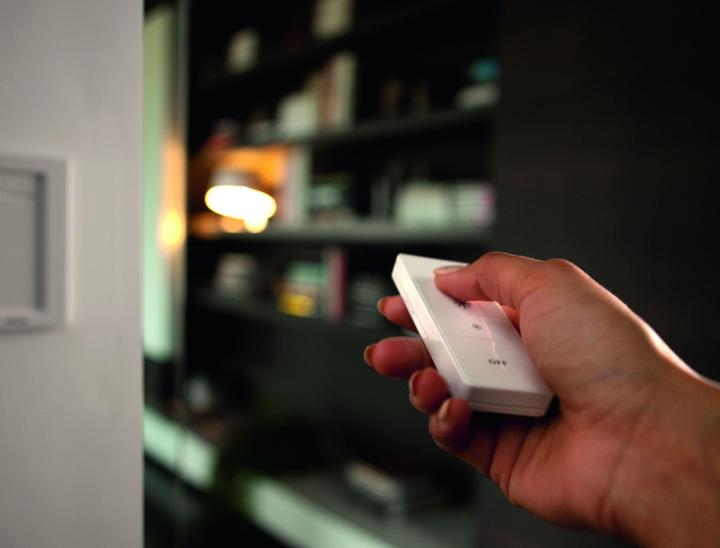 Produktbild Philips Hue White Ambiance BT (E27, 9 W, 806 lm, 1 x, F)