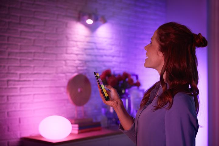 Actual product image Philips Hue White & Color Ambiance BT starter kit (E27, 9 W, 806 lm, 2 x, F)