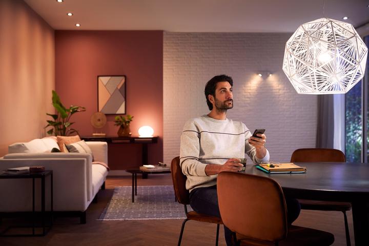 Actual product image Philips Hue White BT Starter Set (E27, 9.50 W, 806 lm, 3 x, F)