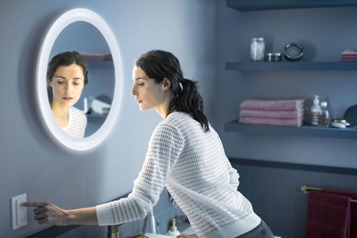 Produktbild Philips Hue myBathroom Adore Basis BT (2400 lm)