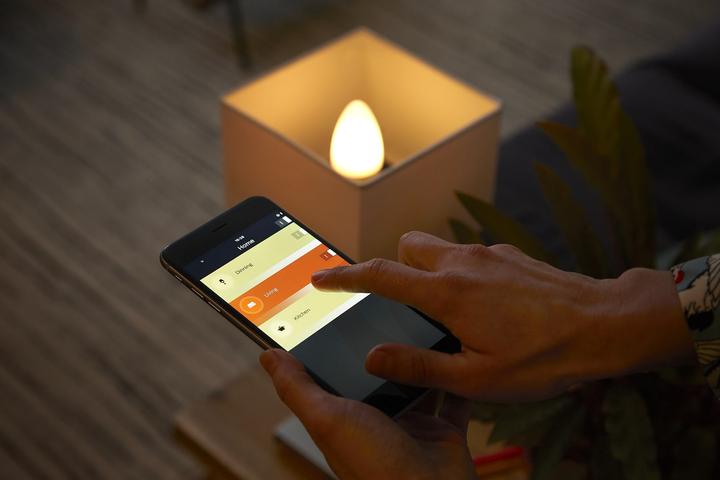 Produktbild Philips Hue White & Color BT (E14, 5.30 W, 470 lm, 2 x, G)