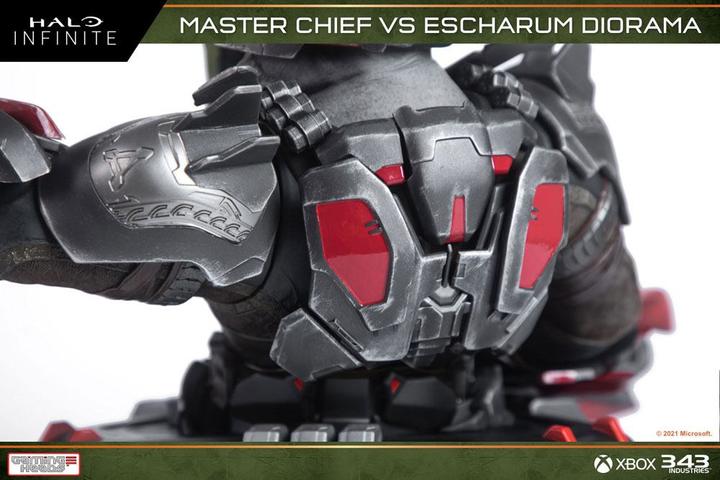 Actual product image Gaming Heads Halo: Infinite statuette 1/8 Master Chief vs. Escharum 31 cm