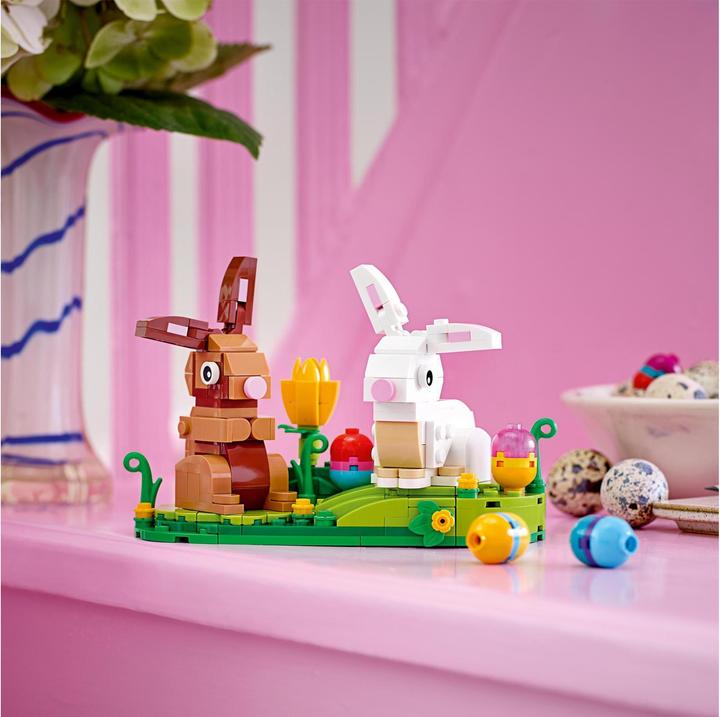 Actual product image LEGO 40523 Easter Bunny Exhibit (40523, LEGO Seasonal Sets, LEGO Disney)